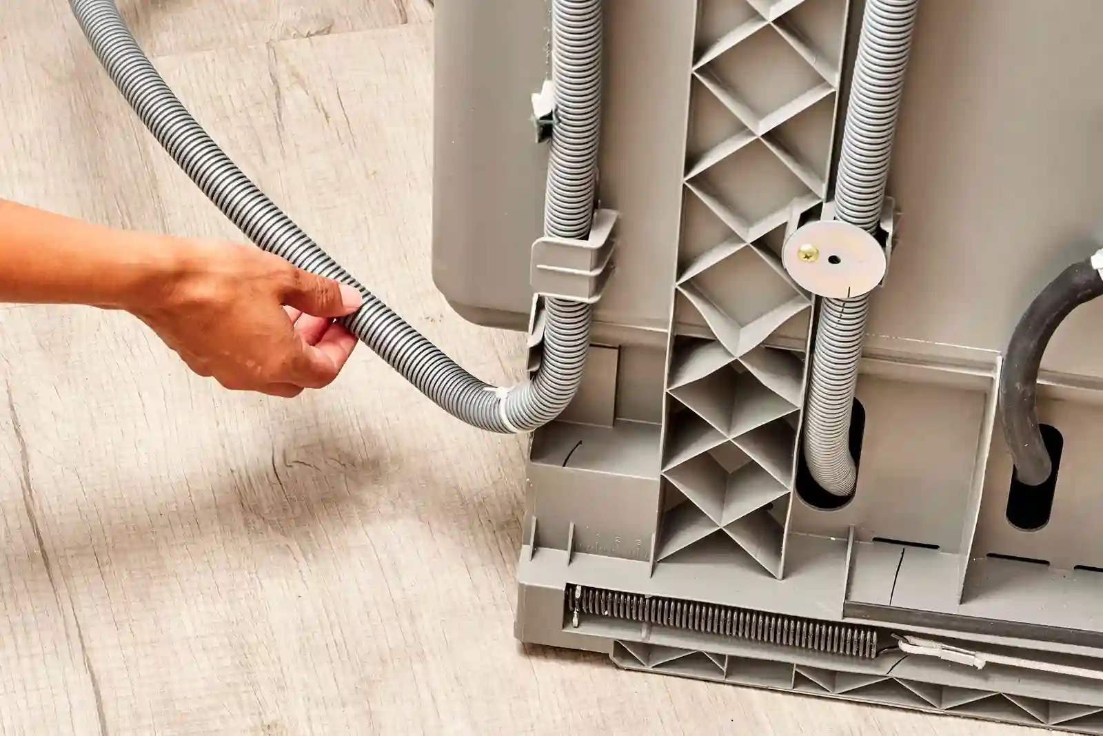 Dishwasher Makes Clicking Noise But Won’t Start