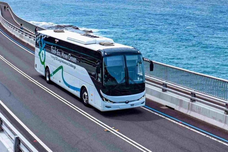 How To Read Train & Bus Timetables Like A Local