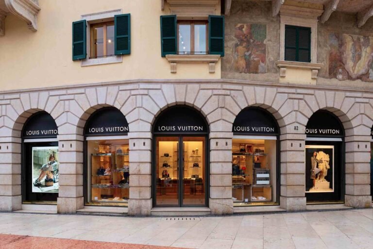Italy Verona: Via Mazzini and Old Town Boutiques